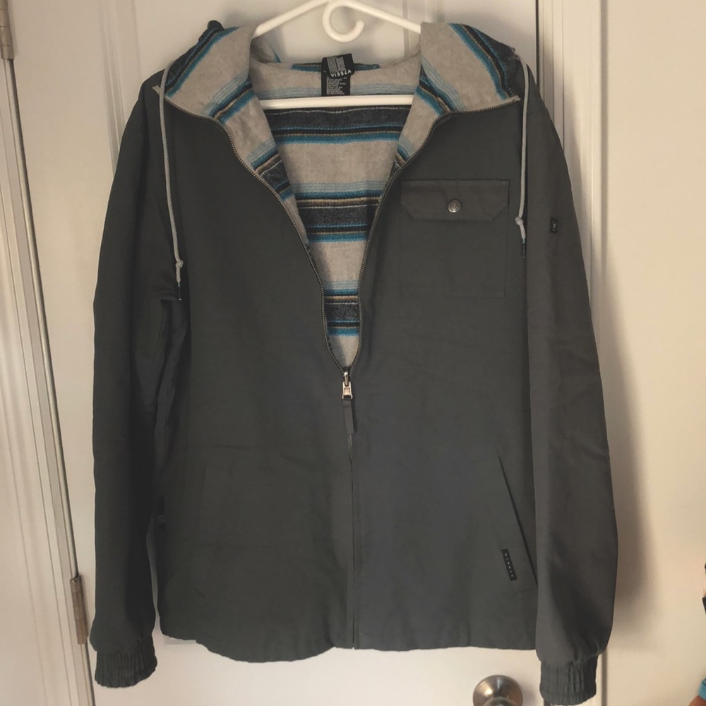Large grey vissla jacket that can be reversed. Great to wear in the rain